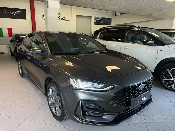Ford Focus 2022 photo 2