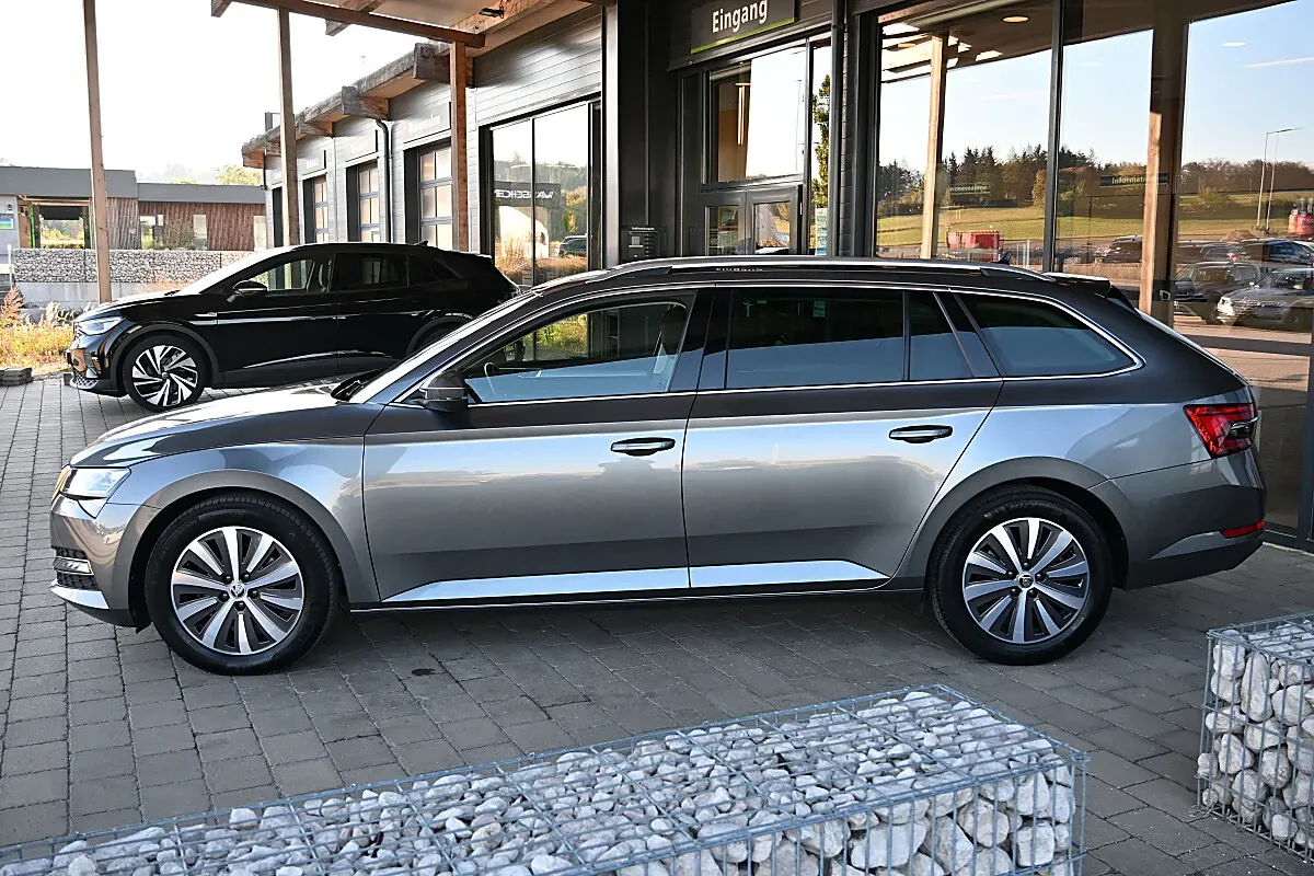 Skoda Superb 2023 photo 2