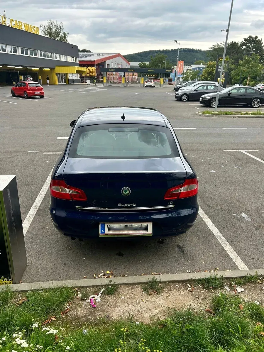 Skoda Superb 2010 photo 3