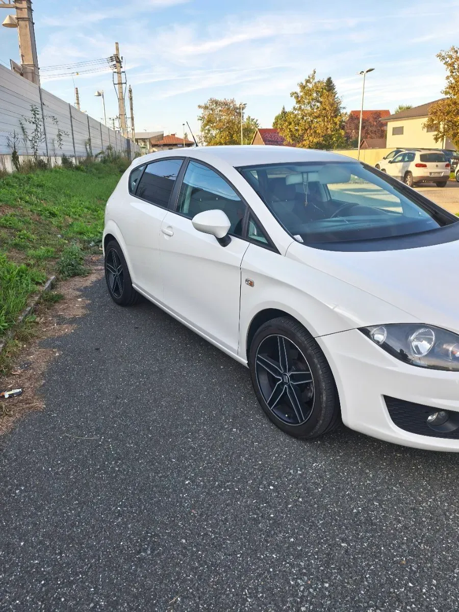 Seat Leon 2011 photo 3