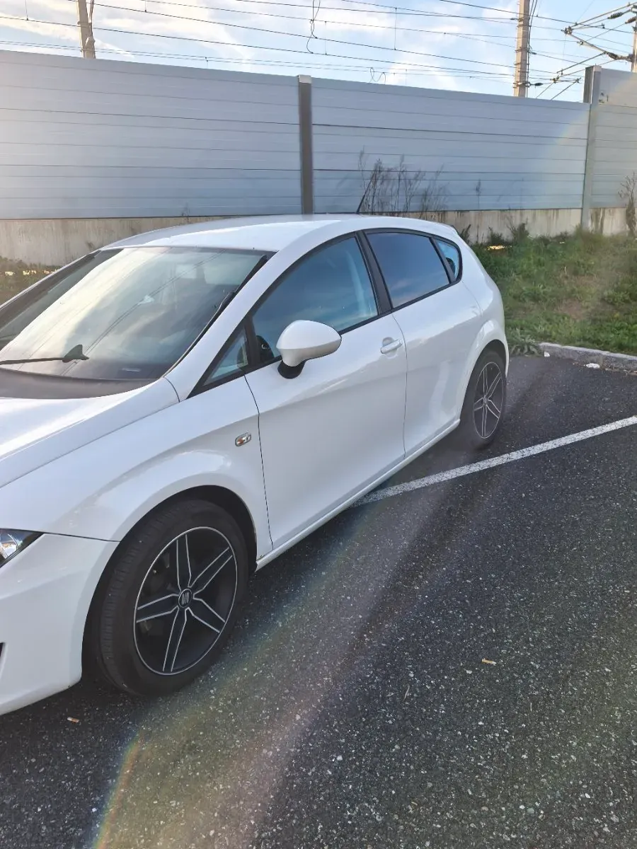Seat Leon 2011 photo 2