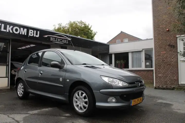 Peugeot 206 2008 photo 3