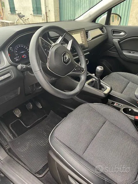 Renault Captur 2023 photo 2