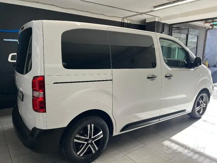 Peugeot Traveller 2020 photo 3