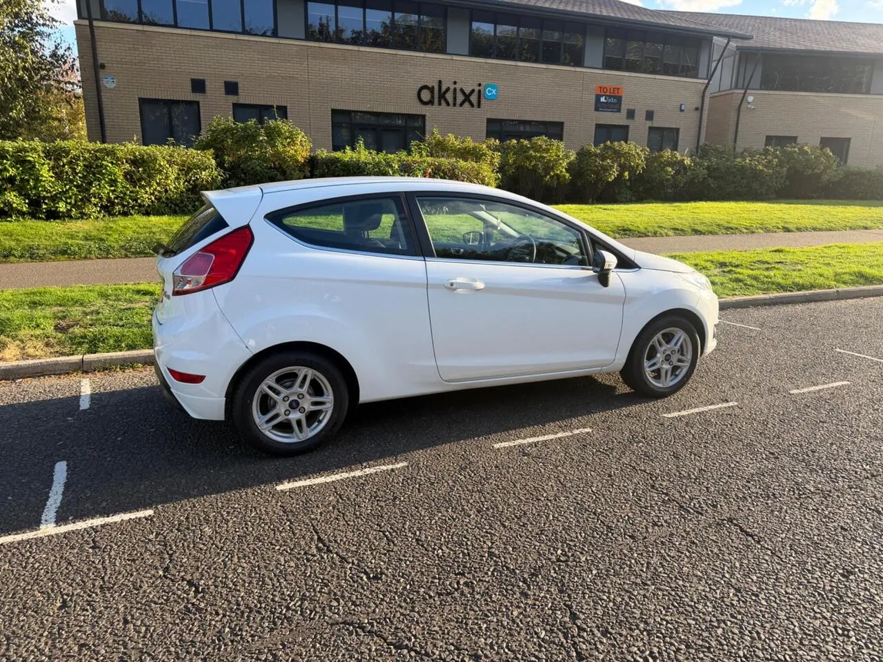 Ford Fiesta 2013 photo 2