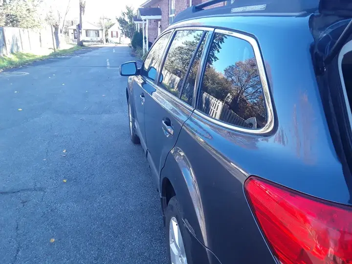 Subaru Outback 2012 photo 3