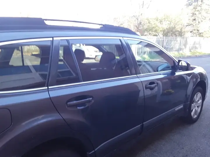 Subaru Outback 2012 photo 2