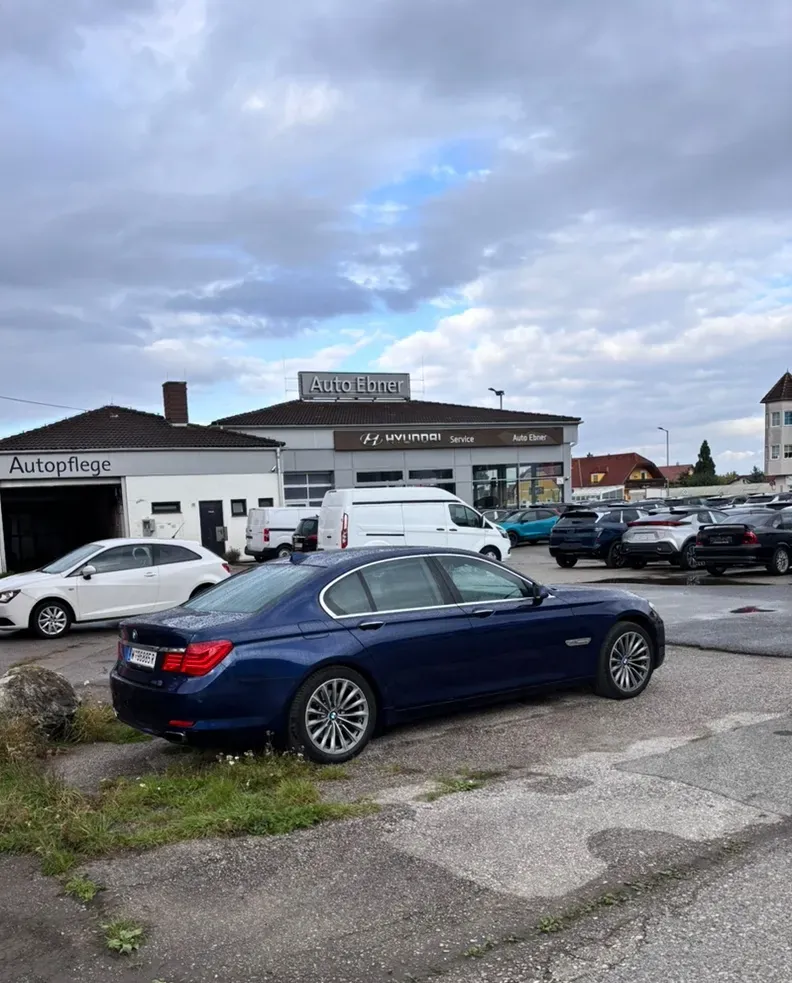 BMW 7 Series 2011 photo 3