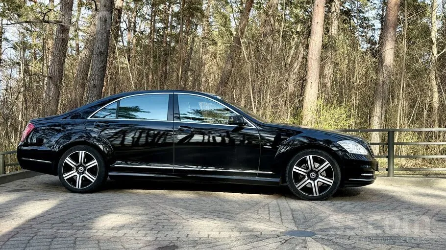 Mercedes-Benz S400