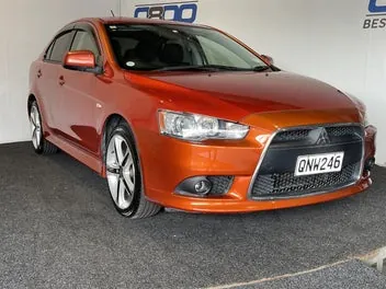 Mitsubishi Galant 2011 photo 2