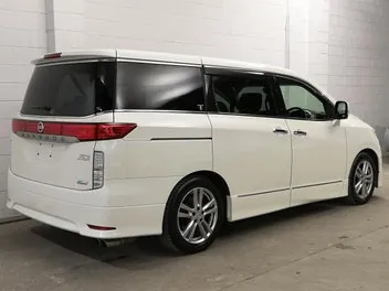 Nissan Elgrand 2013 photo 3