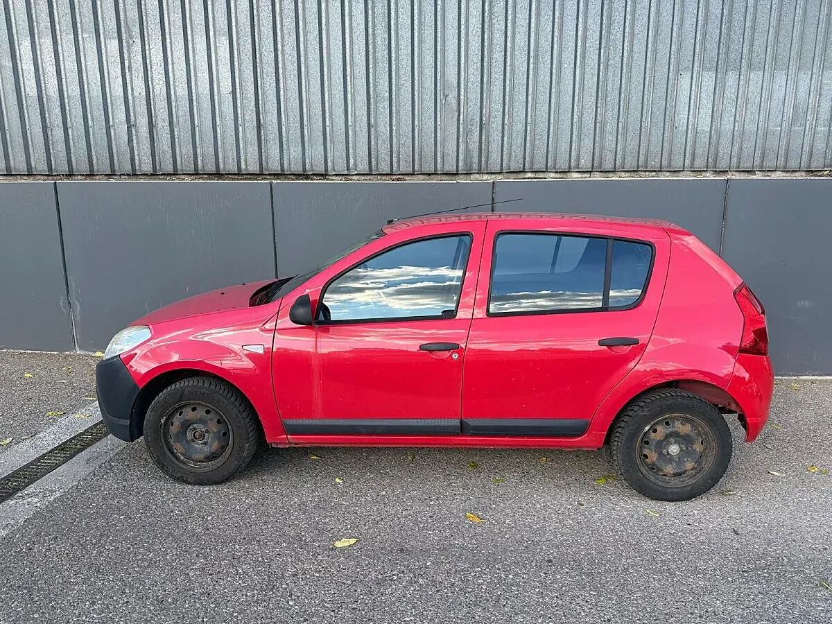 Dacia Sandero 2008 photo 2