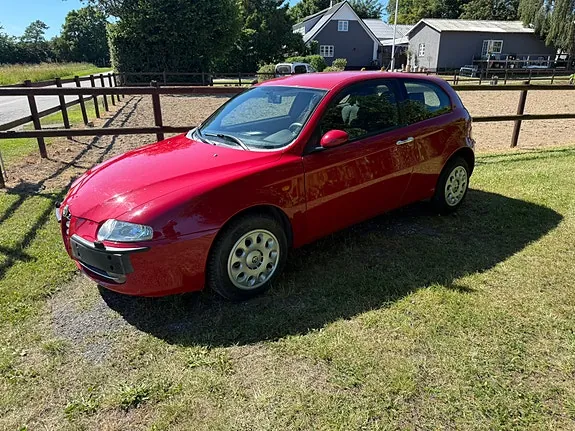 Alfa Romeo 147 2001 photo 2