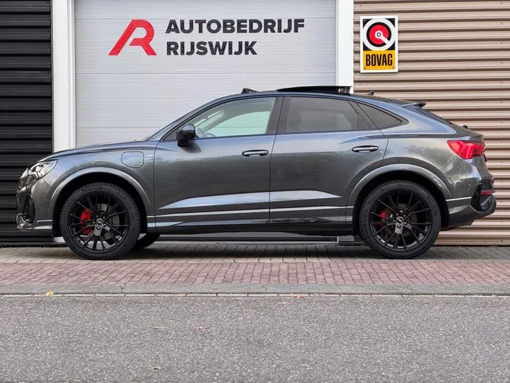 Audi Q3 2022 photo 2