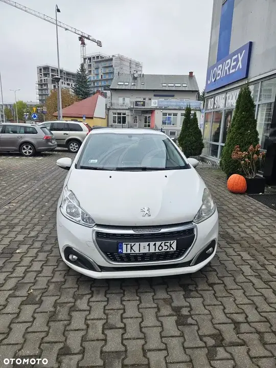 Peugeot 208 2015 photo 2