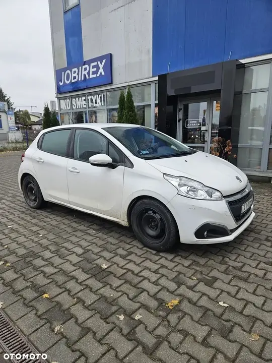 Peugeot 208 2015 photo 3