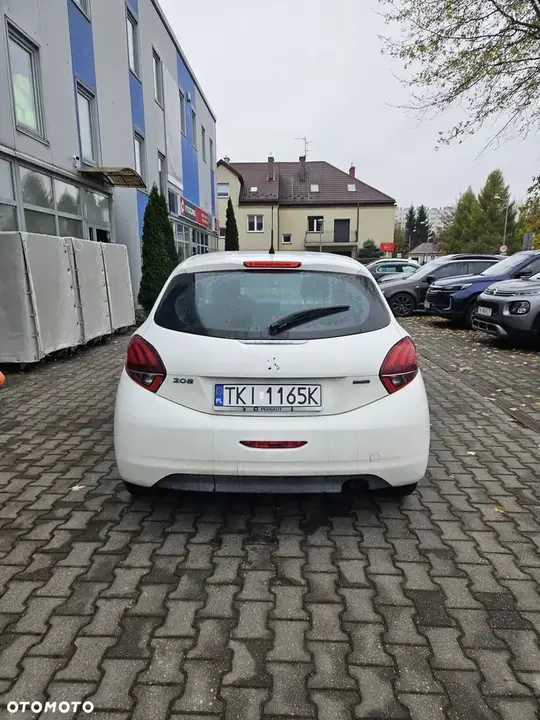 Peugeot 208 2015 photo 5