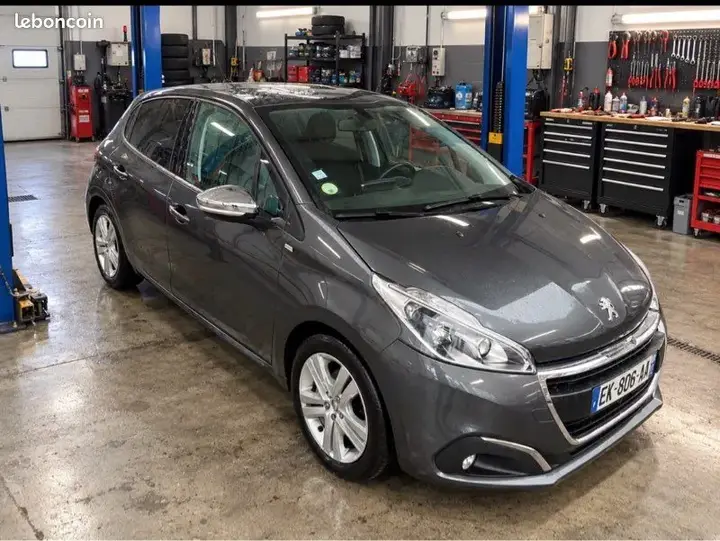 Peugeot 208 2017 photo 2