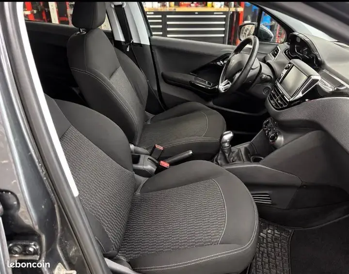 Peugeot 208 2017 photo 5