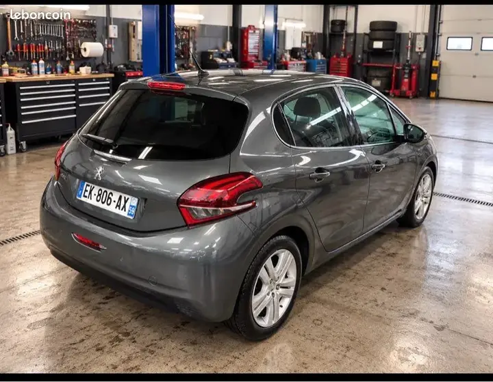 Peugeot 208 2017 photo 3
