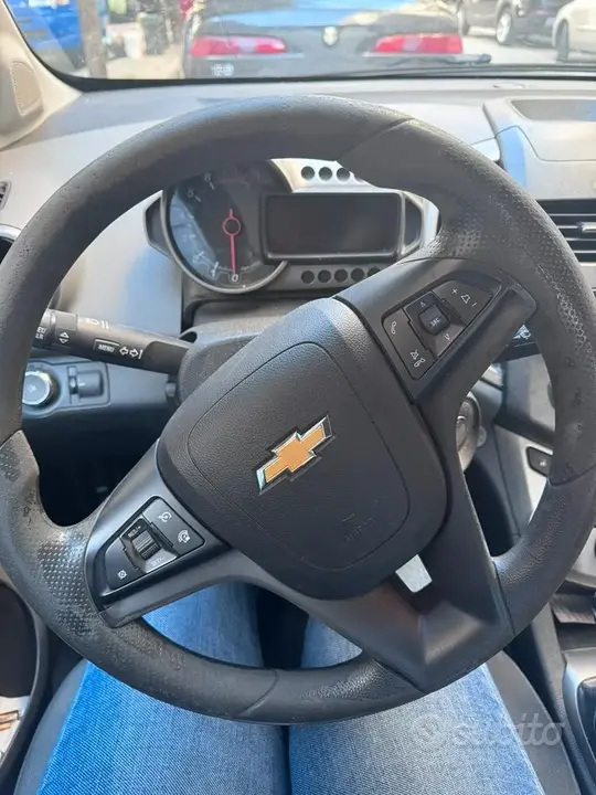 Chevrolet Aveo 2011 photo 3