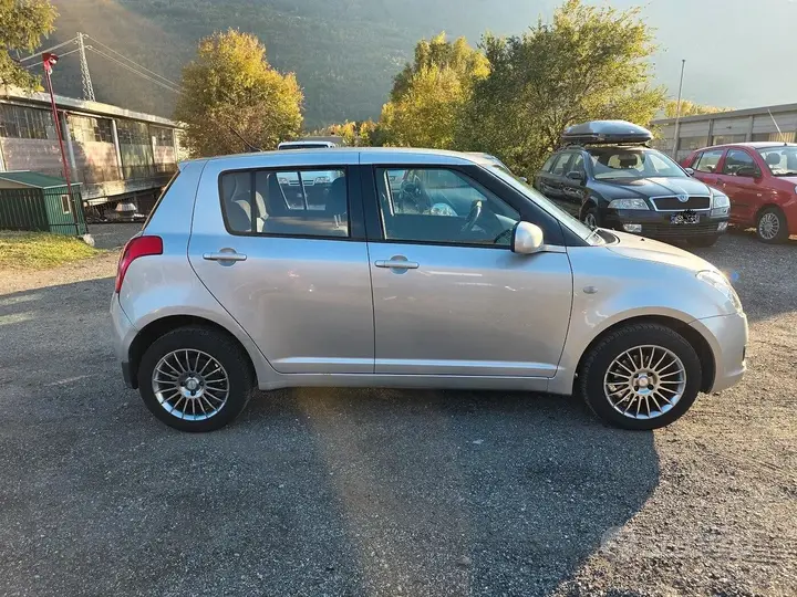 Suzuki Swift 2009 photo 3