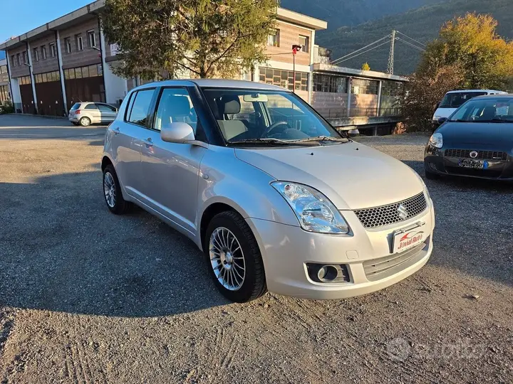 Suzuki Swift 2009 photo 2