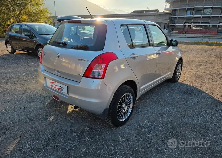 Suzuki Swift 2009 photo 4