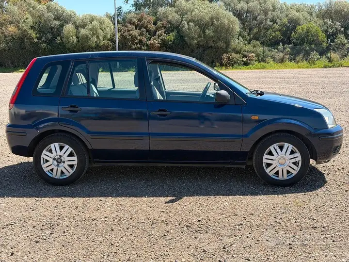 Ford Fusion 2004 photo 3