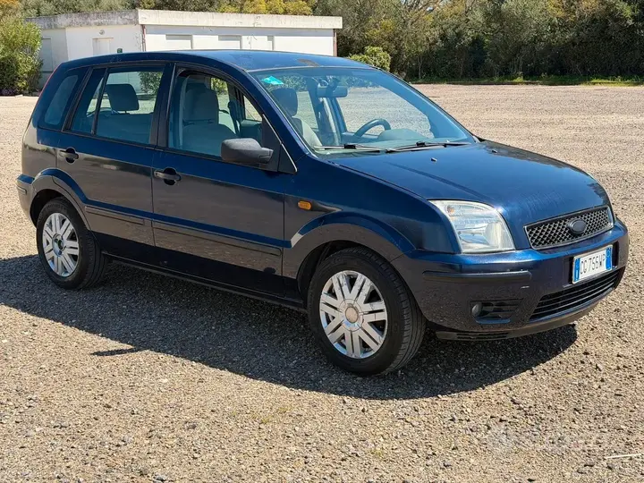 Ford Fusion 2004 photo 2