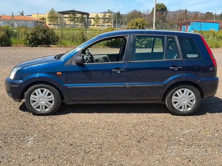 Ford Fusion 2004 photo 4