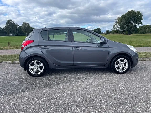 Hyundai I20 2011 photo 2