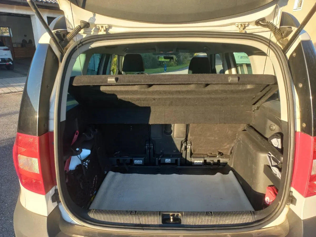 Skoda Yeti 2012 photo 3