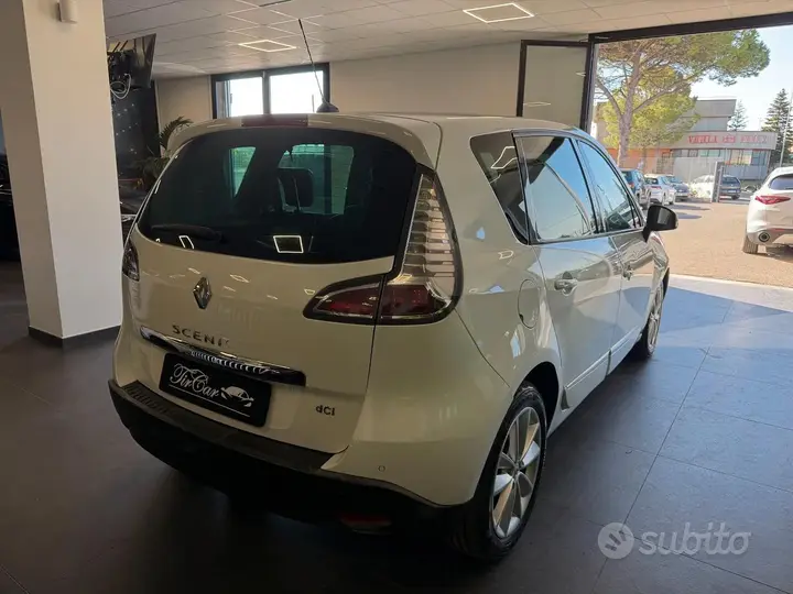Renault Scenic 2012 photo 4