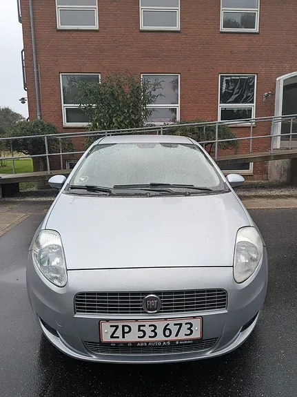 Fiat Grande Punto 2008 photo 2