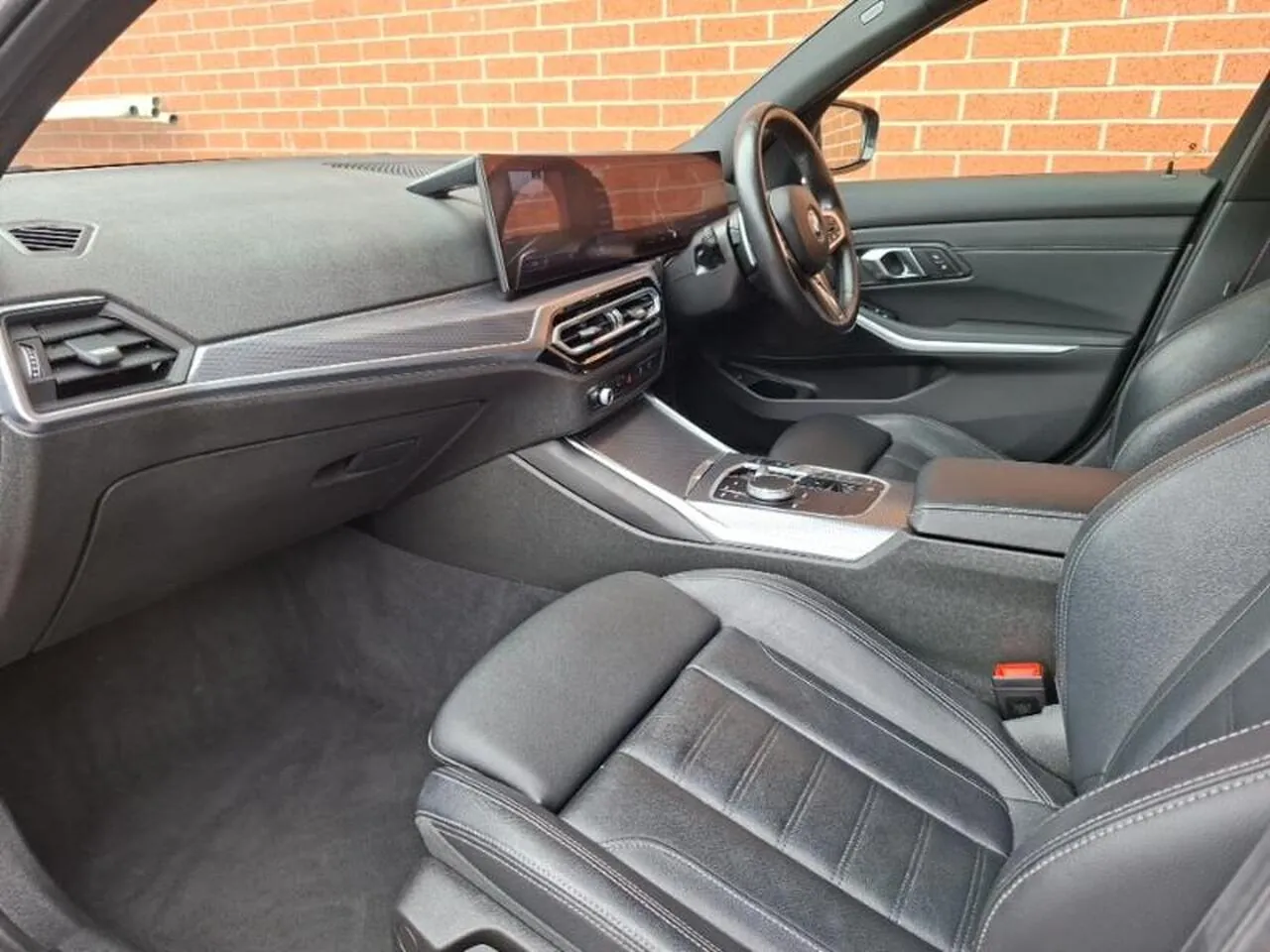 BMW 3 Series 2024 photo 5
