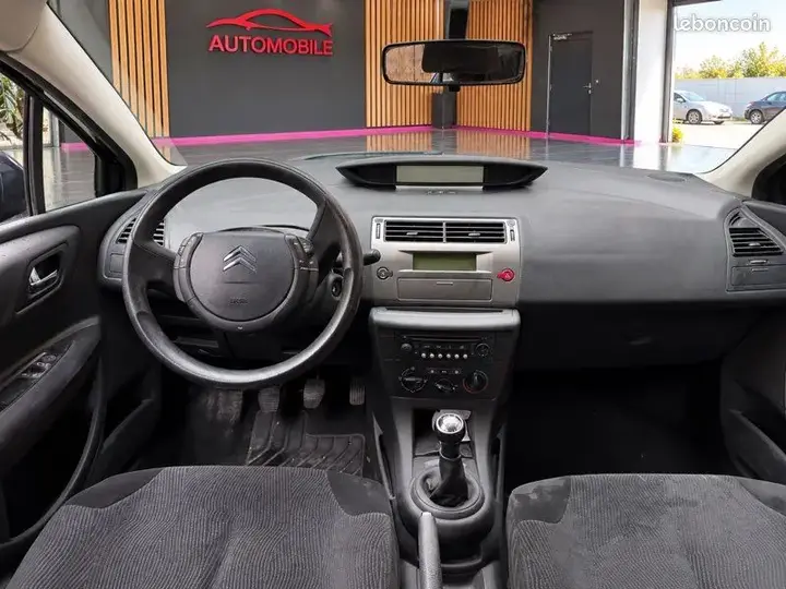 Citroen C4 2010 photo 4