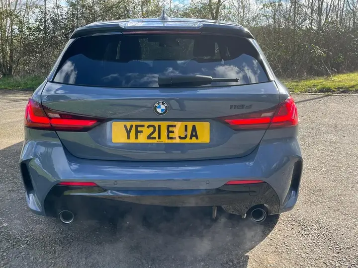 BMW 1 Series 2021 photo 2