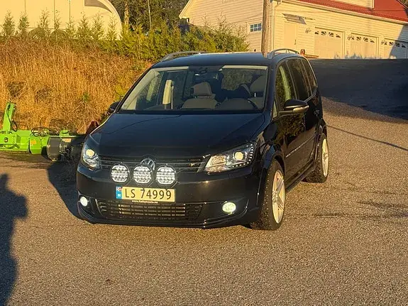 Volkswagen Touran 2011 photo 2