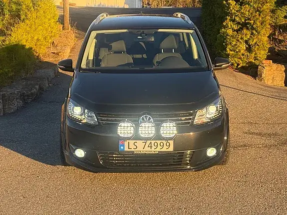 Volkswagen Touran 2011 photo 3