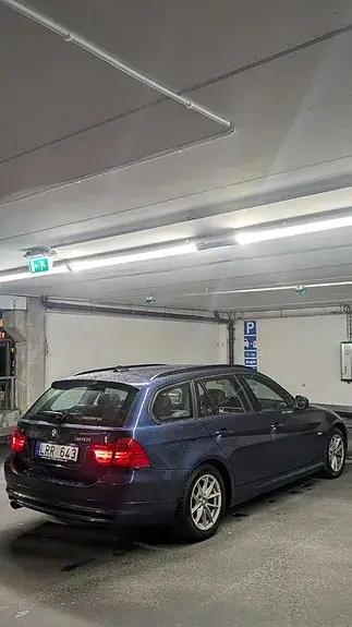 BMW 320I 2011 photo 4
