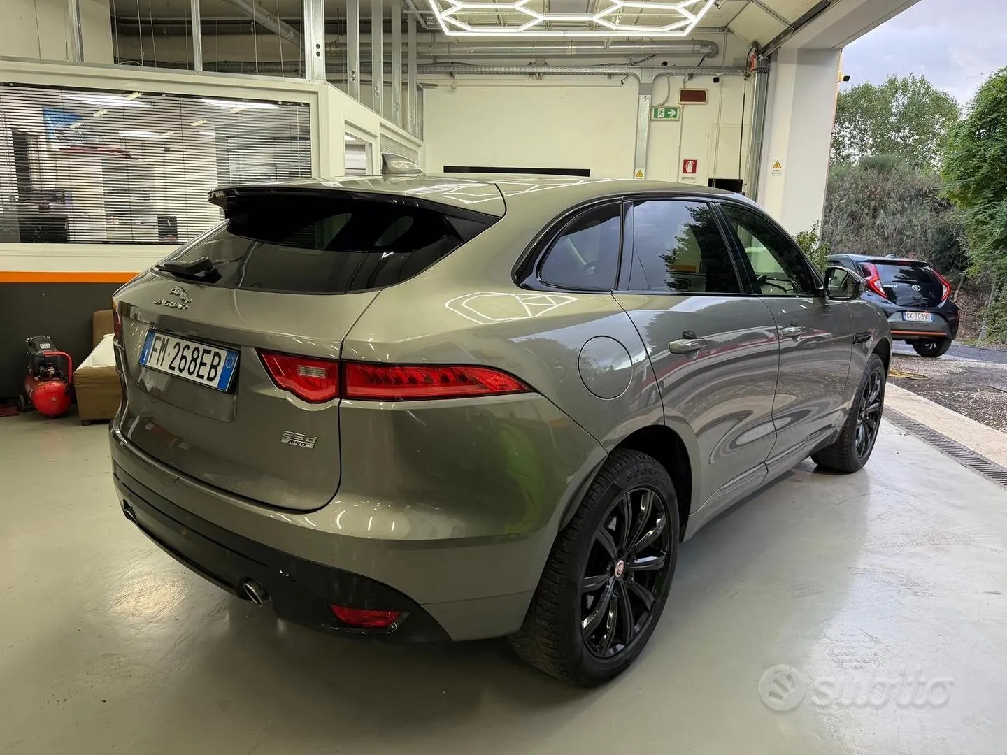 Jaguar F-Pace 2018 photo 5