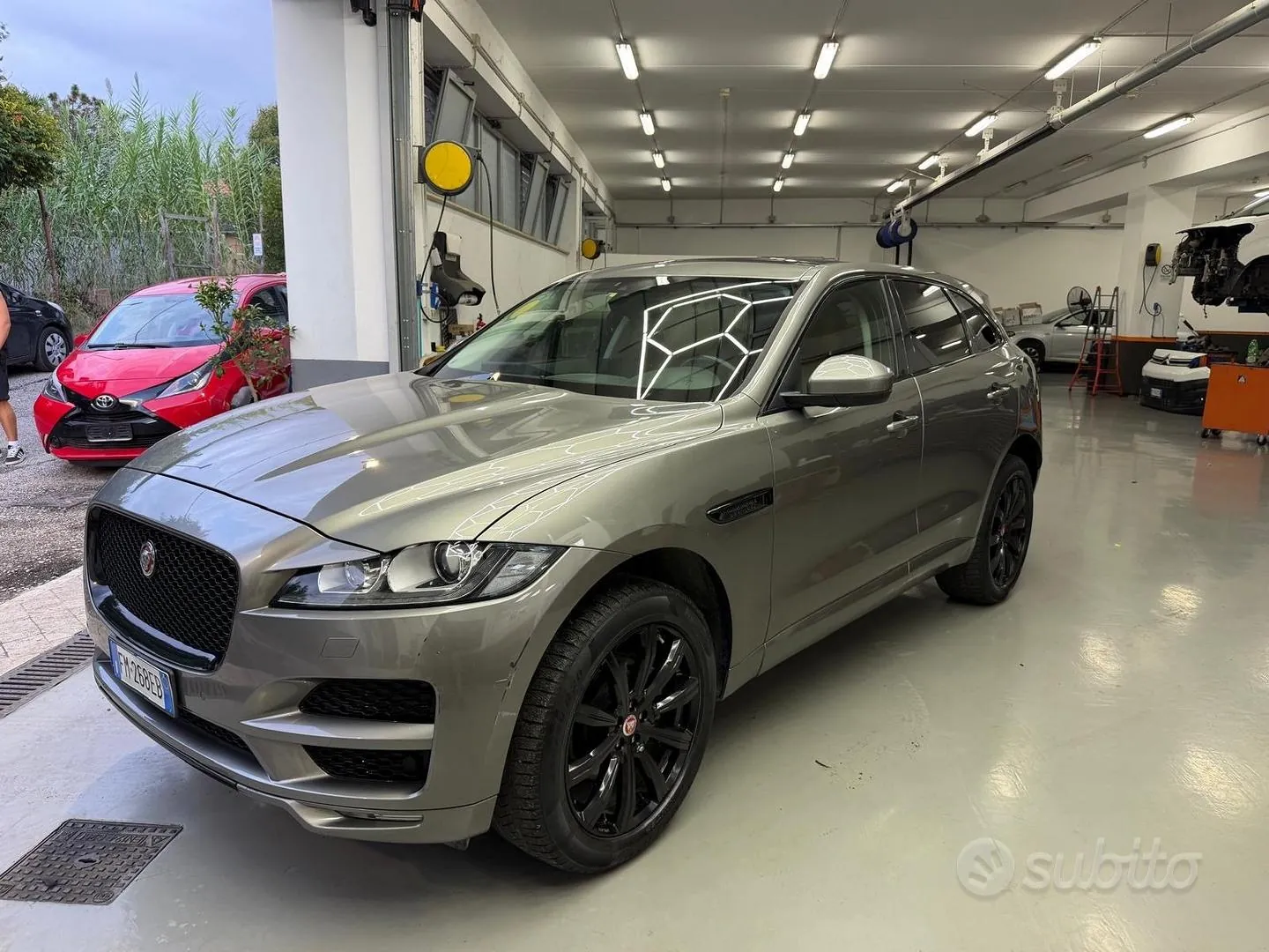 Jaguar F-Pace 2018 photo 3