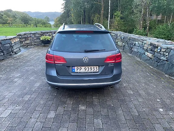 Volkswagen Passat 2011 photo 3