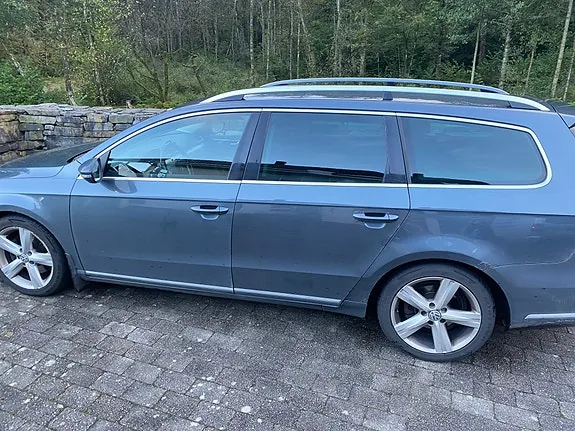 Volkswagen Passat 2011 photo 2