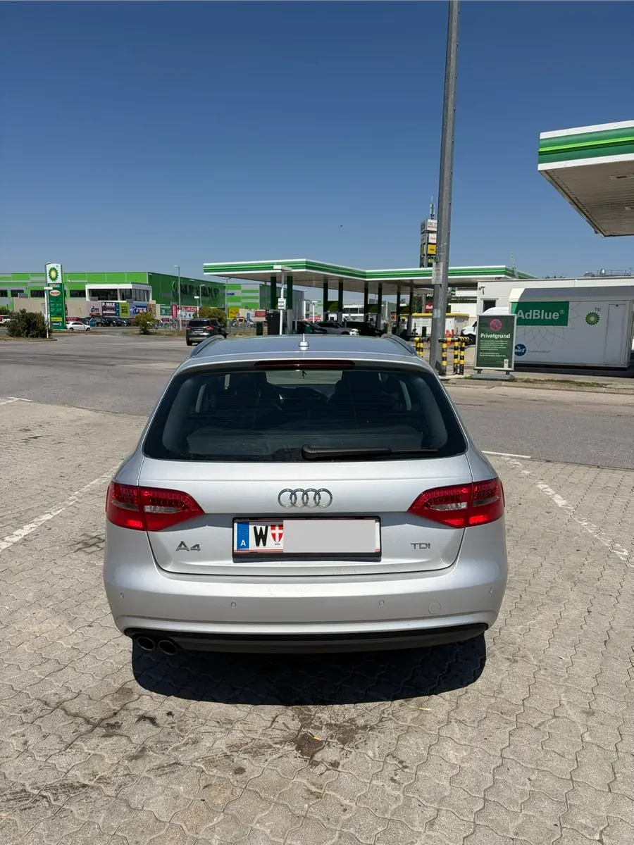 Audi A4 2013 photo 2