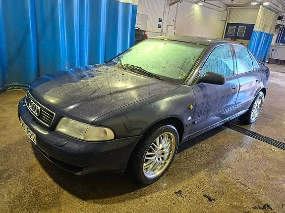 Audi A4 1997 photo 3