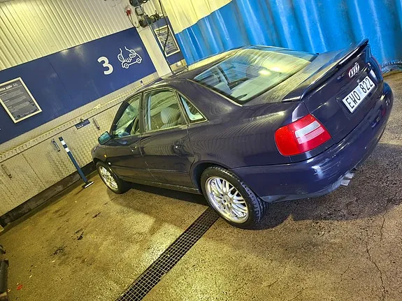 Audi A4 1997 photo 4