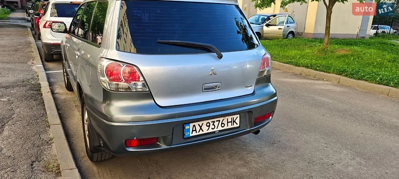 Mitsubishi Outlander 2003 photo 2