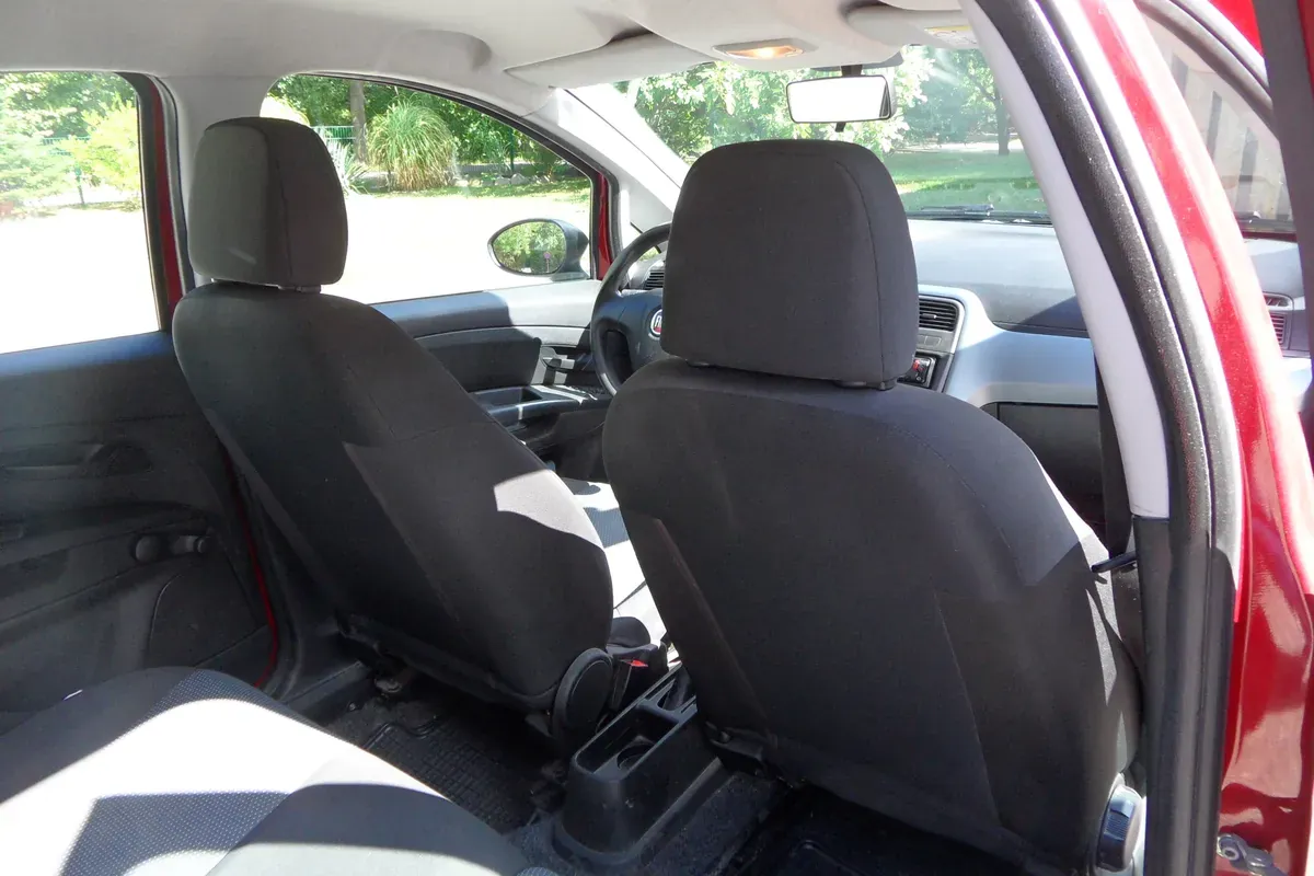 Fiat Grande Punto 2010 photo 3